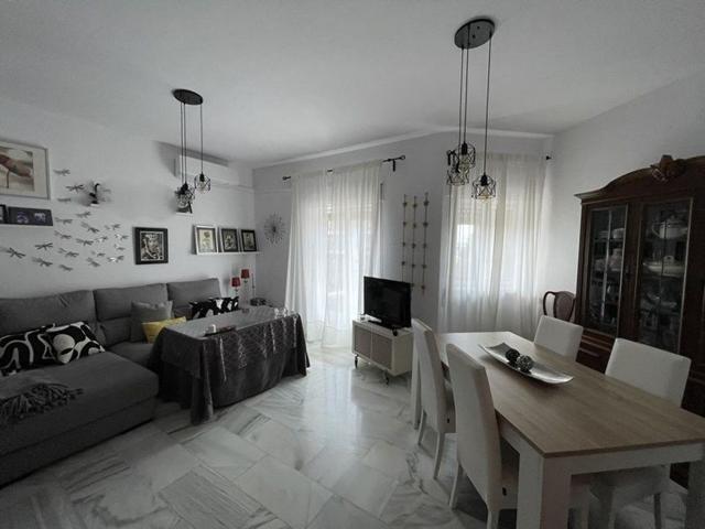 Piso En venta en Calle Alfonso De Orleans Y Borbón, Los Remedios, Sevilla photo 0