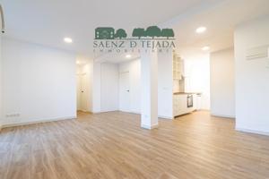 Piso En alquiler en Avenida Aeródromo De Tablada, 0, Los Remedios, Sevilla photo 0
