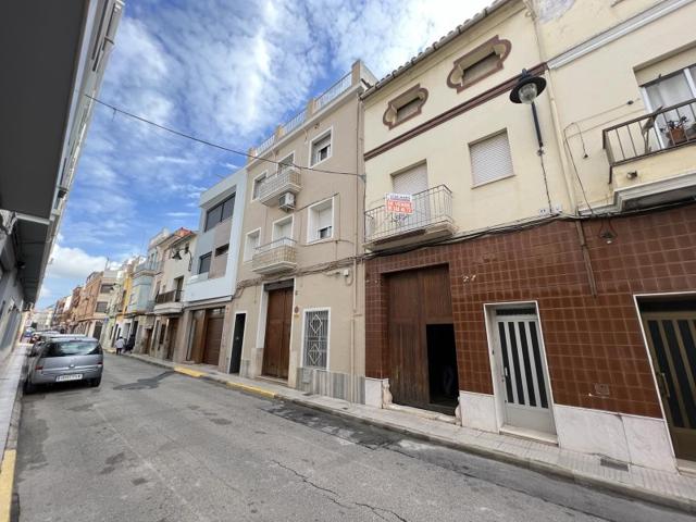 Casa En venta en Benito Perez Galdos, Alzira photo 0