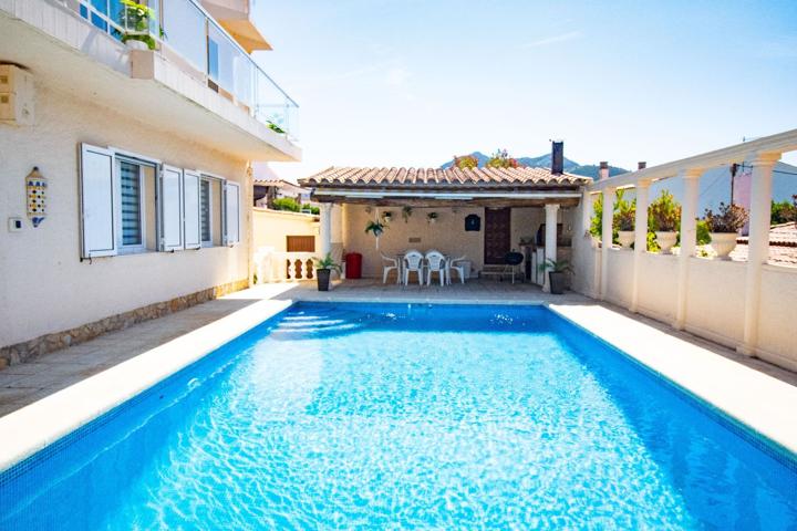 Villa En venta en Roses photo 0