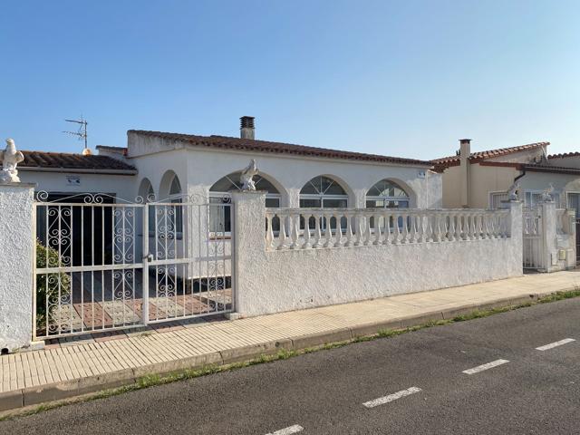 Villa En venta en Roses photo 0