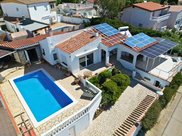 Villa En venta en Roses photo 0