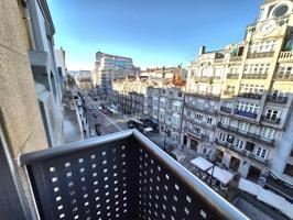 APARTAMENTO CON BALCÓN EN PLENA MILLA DE ORO DE VIGO photo 0