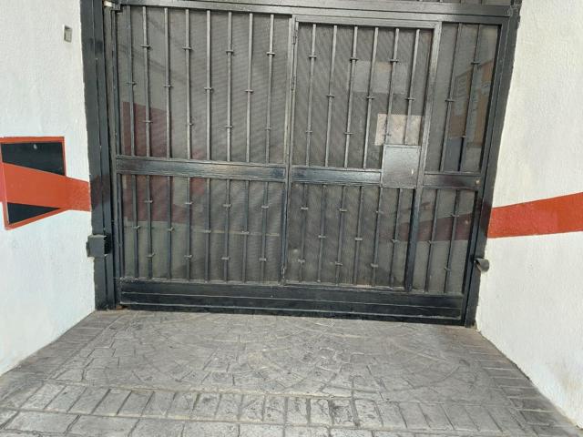 ¡Tu solución perfecta de aparcamiento en Valdeolleros! 🚗🔑 photo 0