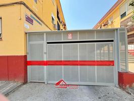 Cochera cerrada de 15 m² en Colonia de la Paz – Arroyo del Moro – Ctra. Trassierra photo 0