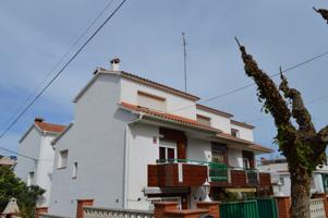 CENTRICO CHALET ADOSADO ESQUINERO photo 0