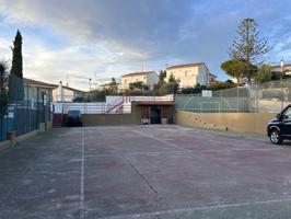 Terreno muy céntrico con garaje y piscina photo 0