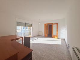 COMPLETO PISO DE 3 HABITACIONES EN EL CORAZÓN DE EL VENDRELL photo 0