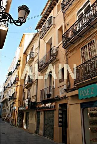 EDIFICIO EN VENTA EN CIUTAT VELLA JUNTO AL AYUNTAMIENTO. photo 0