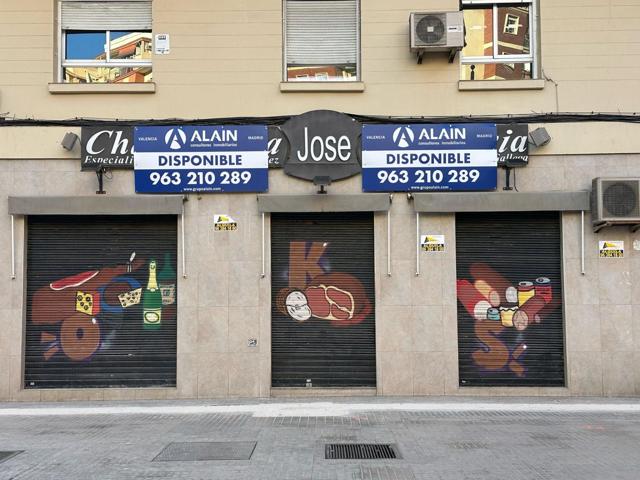 Grupo Alain presenta en alquiler un excelente local comercial esquinero en Pérez Galdós photo 0
