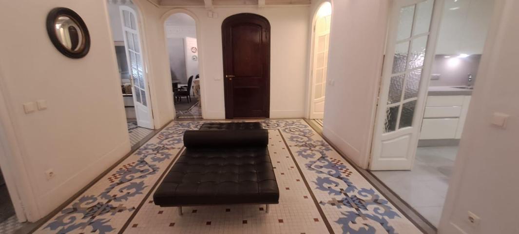 PISO EN FINCA EMBLEMATICA -BARRIO LA XEREA - CIUTAT VELLA. photo 0