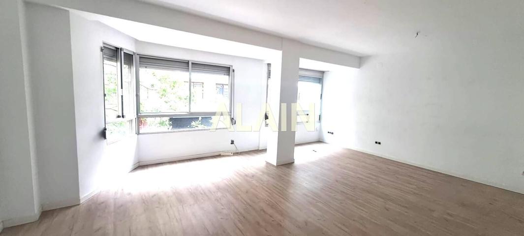 PISO EN VENTA EN LA ZONA DEL ENSANCHE DE VALENCIA - ZONA GRAN VIA- CON GARAJE DIRECTO EN FINCA. photo 0