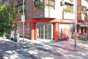 Local comercial esquinero en Avenida España Majadahonda photo 0