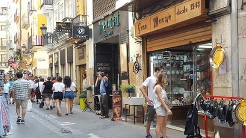 Grupo Alain presenta una magnífica oportunidad en una de las calles más emblemáticas y demandadas del centro de Valencia. photo 0