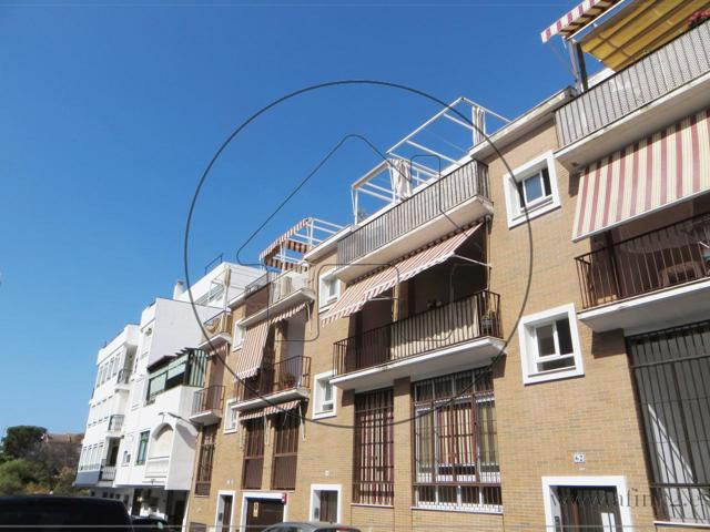 Amplio piso en venta en Calle Delfín photo 0