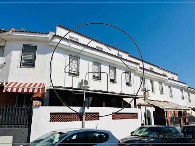 ADOSADO 7 HABITACIONES CON SOTANO, BUHARDILLA Y ZONAS COMUNES CON PISCINA photo 0