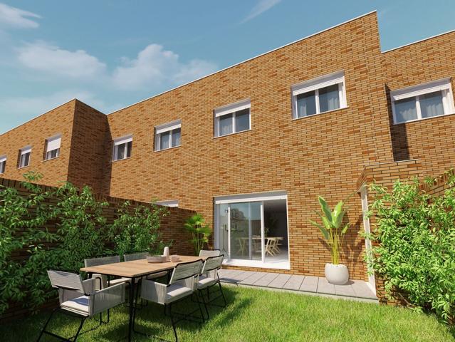 Unifamiliar Pareada En venta en Calle Amantes De Teruel, 18, Villablanca - Torrecárdenas, Almería photo 0