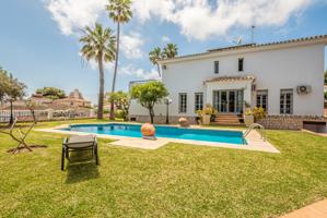 Se vende Villa con piscina privada, cerca de la playa, Zona Puerto Marina photo 0