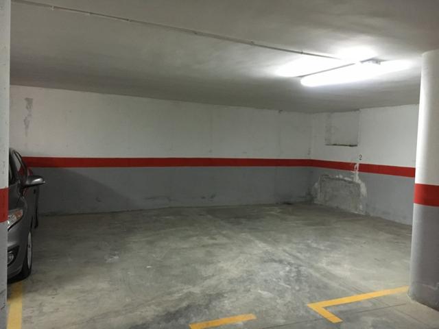 VENTA DE PLAZAS DE GARAJE EN ZONA CENTRO DE HUETOR TAJAR. photo 0