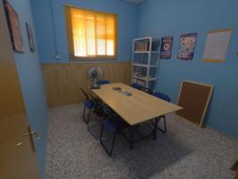 VENTA DE LOCAL COMERCIAL EN HUETOR TAJAR HACE ESQUINA Y TIENE ESCAPARATES. photo 0