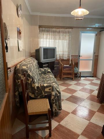 VENTA DE PISO MAS BAJOS CON 140M2 DE SUPERFICIE Y MUY SOLEADO ZONA REDONDA SUR EN HUETOR TAJAR. photo 0