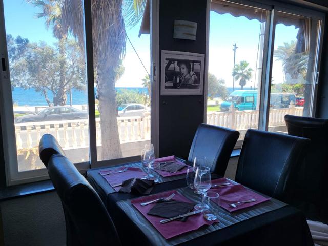 Amplio local restaurante con vistas al mar photo 0