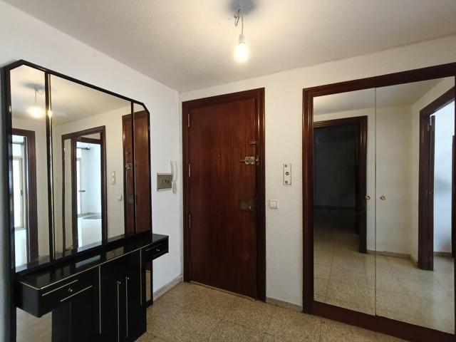 ESTUPENDO PISO CENTRICO EN ZONA SENECA AUTOBUSES photo 0