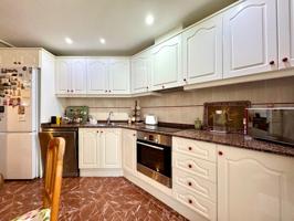 En venta, bonito piso de 4 dormitorios en el Bulevar del Pla photo 0