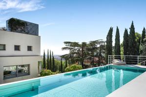 Villa de diseño moderno con jardín tropical y vistas panorámicas photo 0