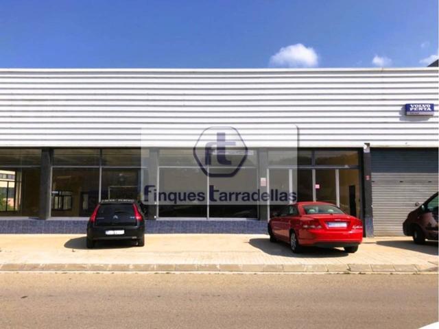 Amplia Nave comercial en venta en Blanes photo 0