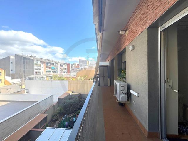 Piso En venta en Escoles, Terrassa photo 0