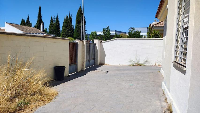 Unifamiliar En venta en Urbanizacion Las Lomas, Palomares Del Rio photo 0