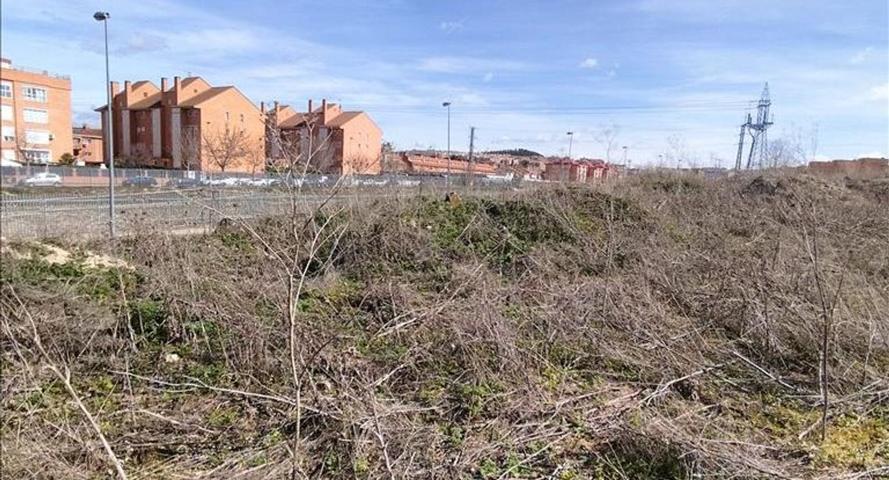 Terreno Urbanizable En venta en Avenida De Valdearganda, Los Villares, Arganda photo 0