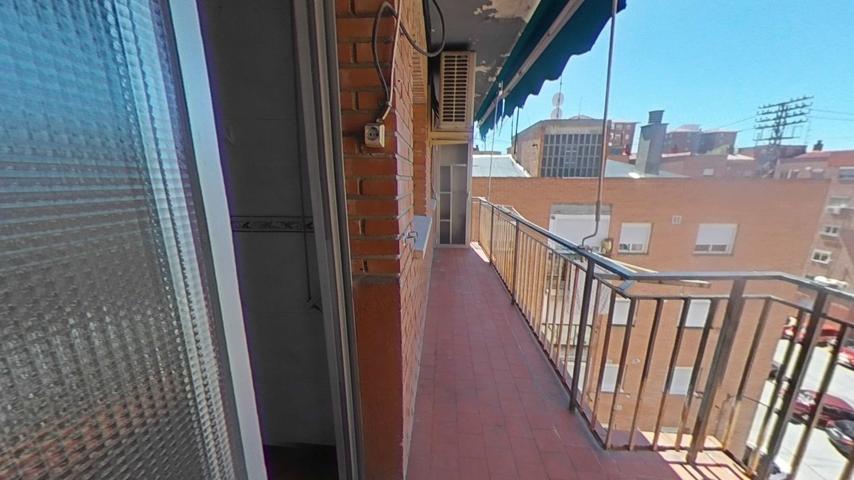 Piso En venta en Calle Ribadumia, 4, San Blas, Madrid photo 0