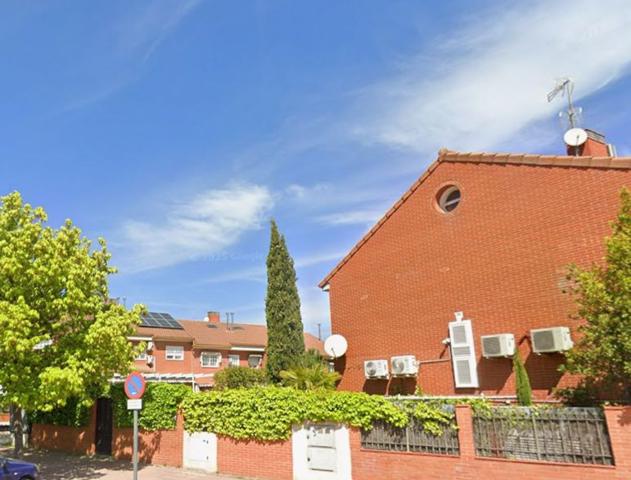 Unifamiliar Pareada En venta en Cl Oslo, Sur, Móstoles photo 0