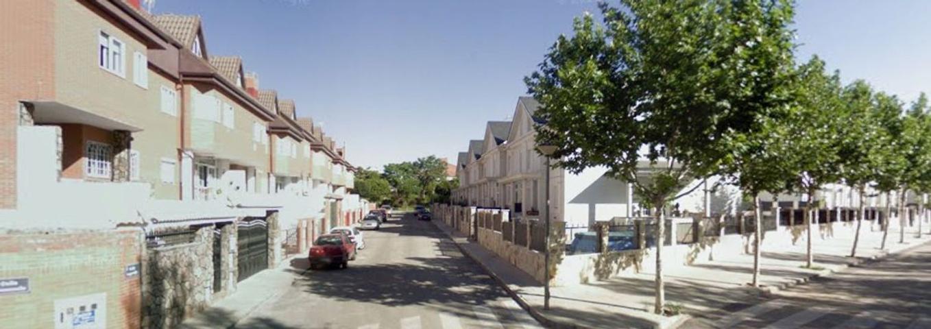 Unifamiliar Pareada En venta en Cl Marcial Alanda, 19, Velilla De San Antonio photo 0