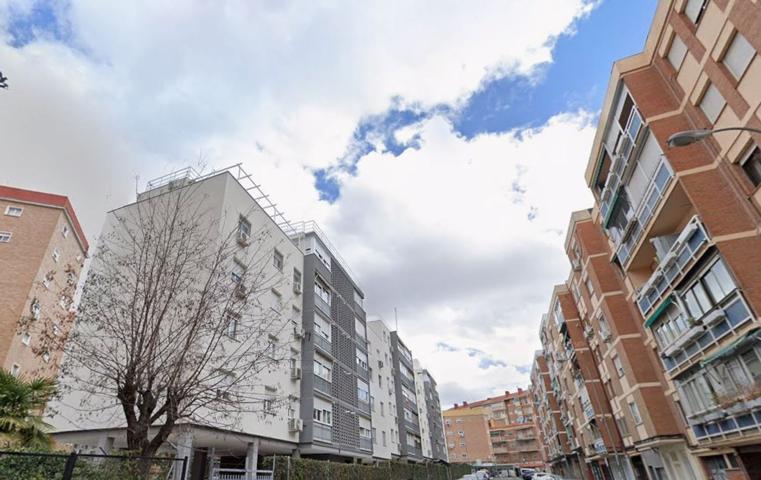 Piso En venta en Calle De San Emilio, Ciudad Lineal, Madrid photo 0