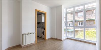 Piso En venta en Calle Del Apóstol Santiago, 38, Ciudad Lineal, Madrid photo 0