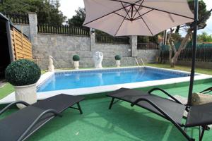 Planta baja con piscina y garaje photo 0
