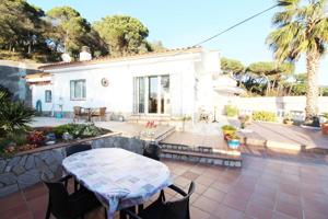 Bonita planta baja con garaje photo 0