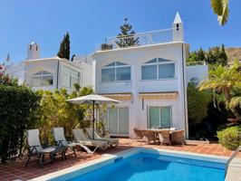 Magnifica villa con piscina privada en Nerja photo 0