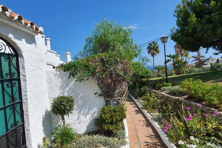 Bonito piso con vistas al mar en Nerja photo 0