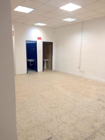 Oficina En alquiler en Los Remedios, Sevilla photo 0