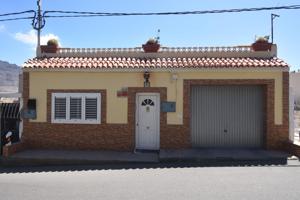 Vivienda con posibilidad de segunda vivienda en azotea en venta en La Aldea. photo 0