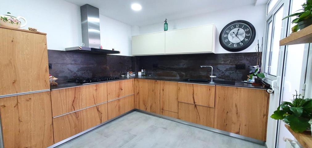 ÁTICO DE 4 HABITACIONES Y ASCENSOR EN LA CREU DE BARBERÀ photo 0
