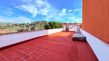 CASA EN VENTA EN CAN PUIGGENER CON TERRAZA DE 75 M² photo 0