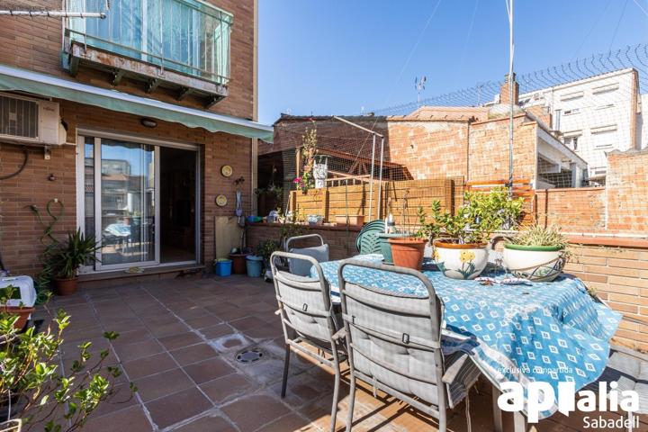 CASA UNIFAMILIAR ADOSADA EN BARBERÀ DEL VALLÈS photo 0