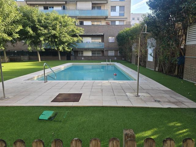 PISO CON ASCENSOR, PARKING Y PISCINA COMUNITARIA EN SABADELL photo 0
