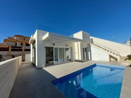 Villa de 3 dormitorios con piscina privada en La Herrada, Los Montesinos photo 0