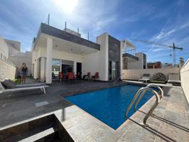 Chalet amplio moderno con piscina privada en Villamartin photo 0